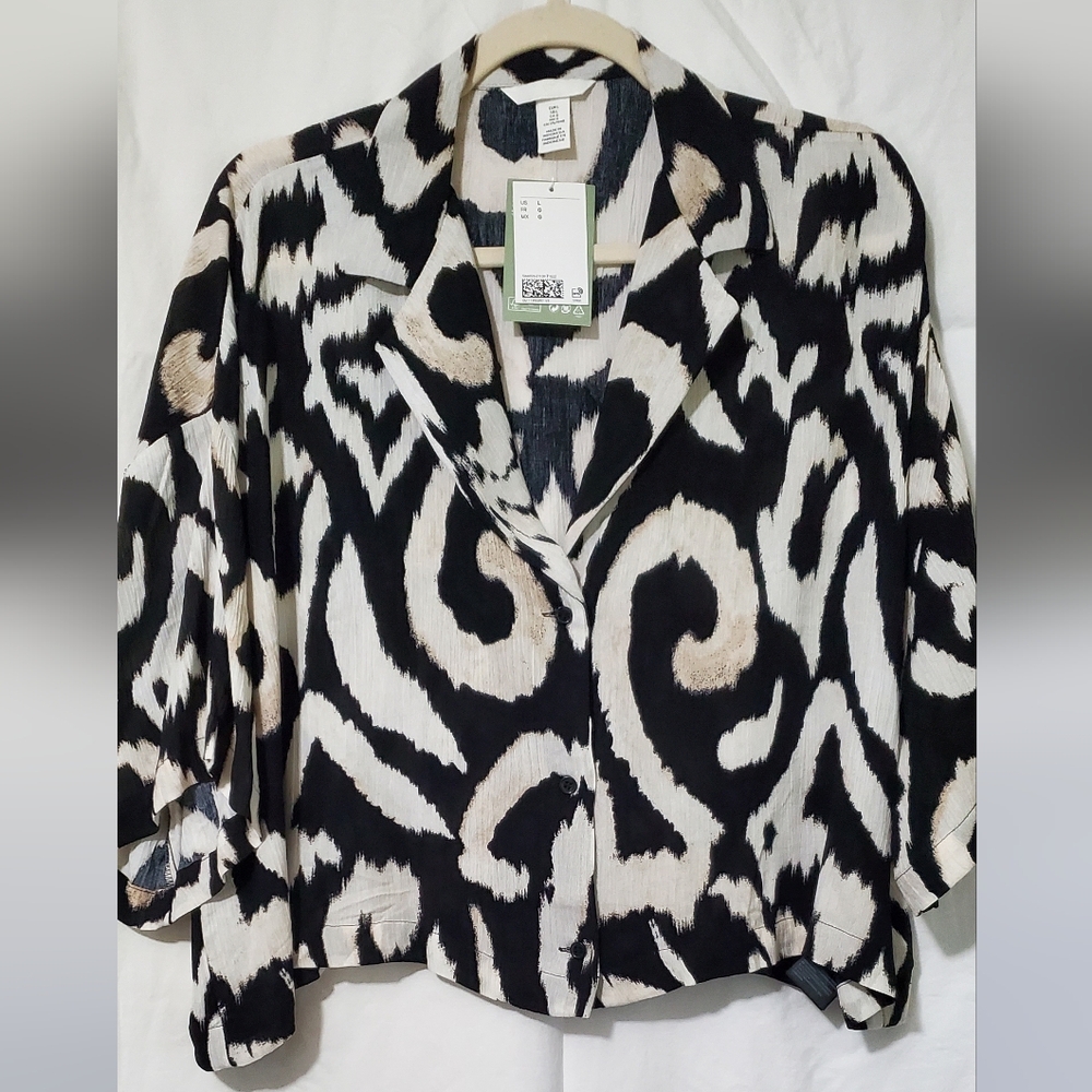 H&M Black and Cream Patterned Blouse